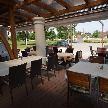 Bed and Breakfast Piroska Csarda Es Panzio Siófok Exterior foto