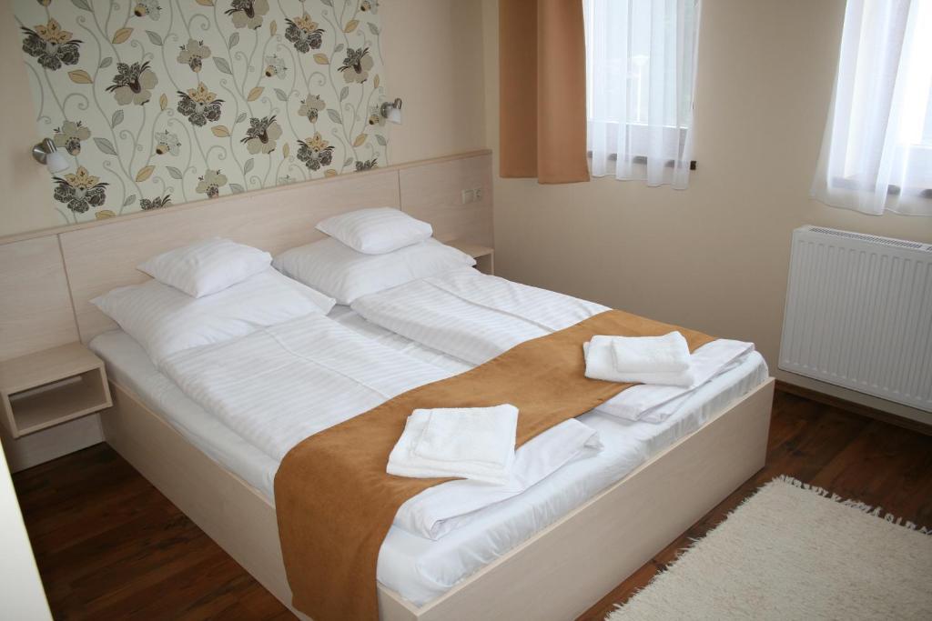 Bed and Breakfast Piroska Csarda Es Panzio Siófok Exterior foto