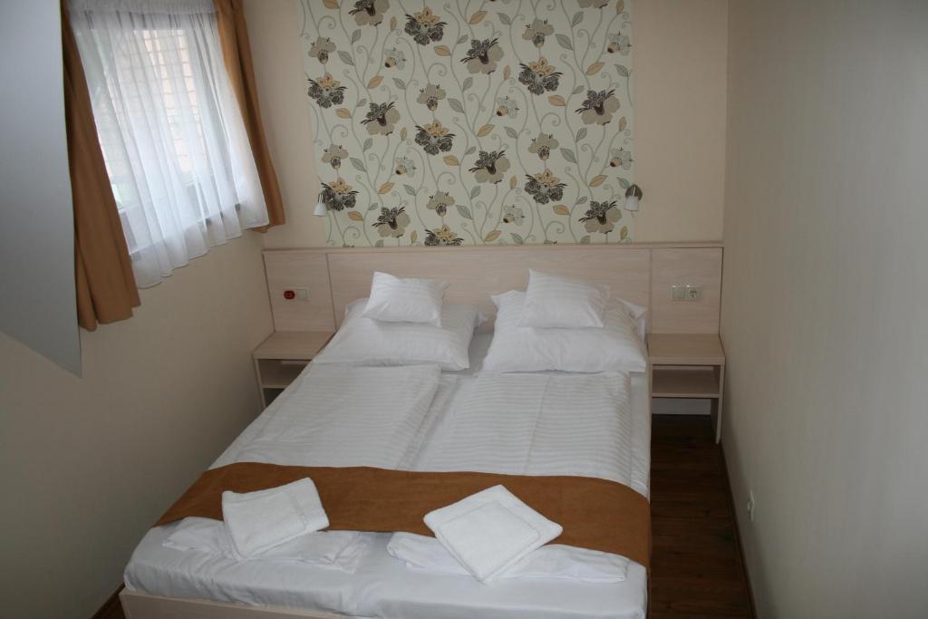Bed and Breakfast Piroska Csarda Es Panzio Siófok Exterior foto