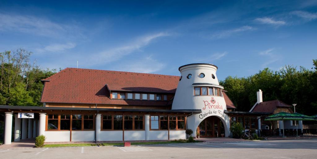 Bed and Breakfast Piroska Csarda Es Panzio Siófok Exterior foto